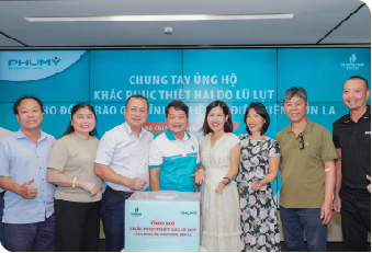 Lễ trao quà chung tay ủng hộ khắc phục thiệt hại do lũ lụt