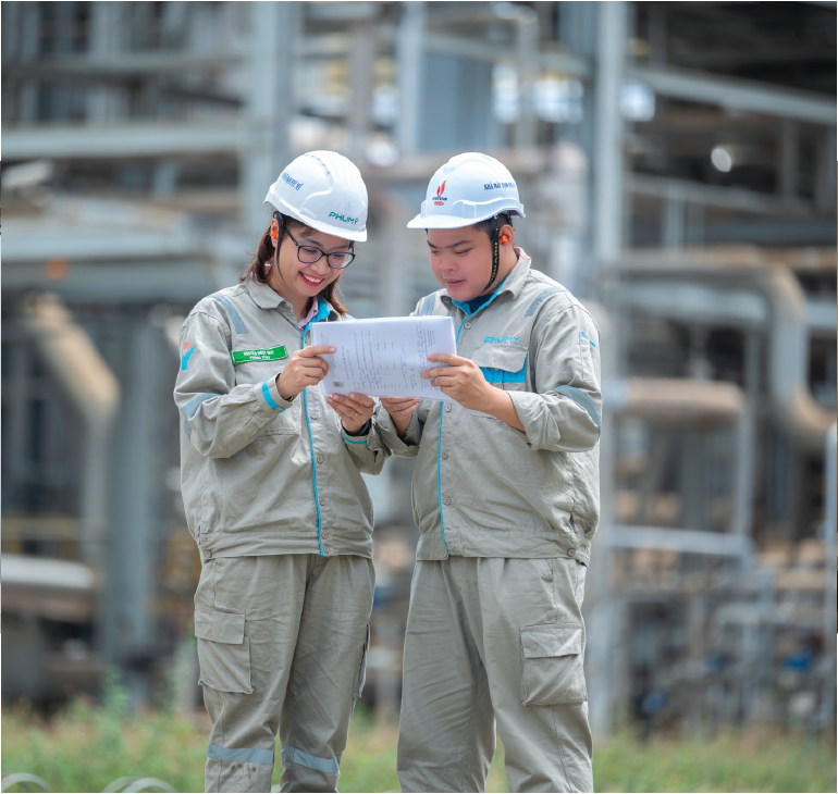 Cán bộ PVFCCo tham gia buổi đào tạo nội bộ và thảo luận nhóm