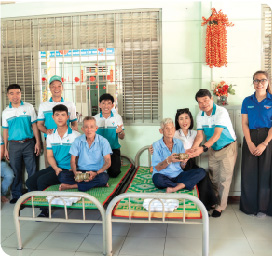Hỗ trợ trang thiết bị y tế cho người dân