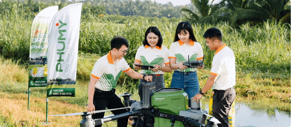 CBCNV PVFCCo triển khai ứng dụng thiết bị bay không người lái (drone) hỗ trợ nông nghiệp