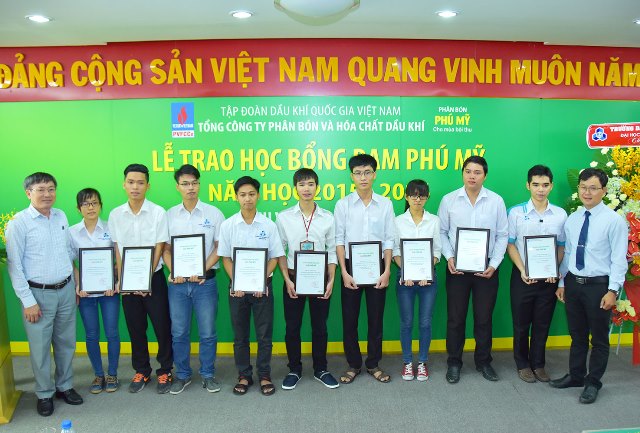 Press Release: PVFCCo grants Phu My Fertilizer scholarships simultaneously nationwide