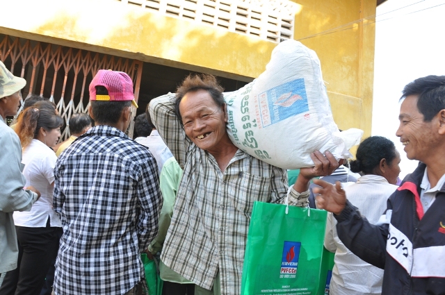 Khi Đạm Phú Mỹ xuất ngoại