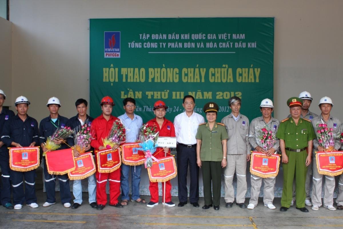 PVFCCo tổ chức thành công hội thao pccc 2012