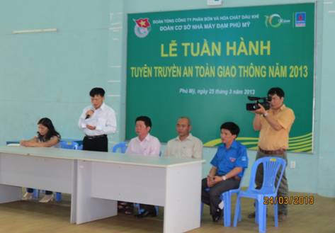 Tuần hành tuyên truyền ATGT năm 2013