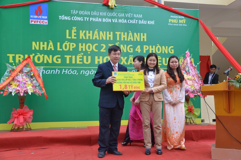 Khánh thành công trình Nhà lớp học trường tiểu học Thiệu Tâm, tỉnh Thanh Hóa