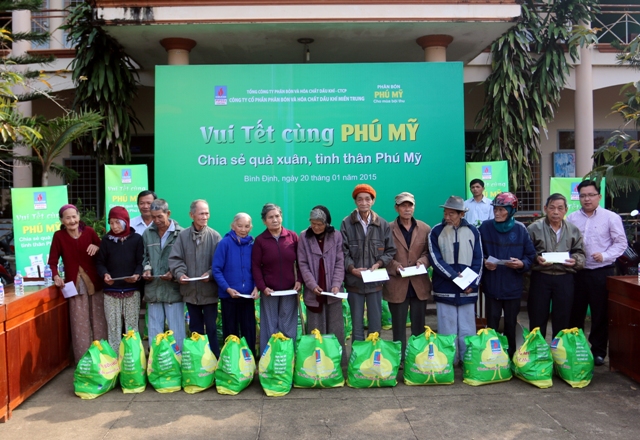 Press release: PVFCCo gives Tet gifts to nearly 10 thousand poor households