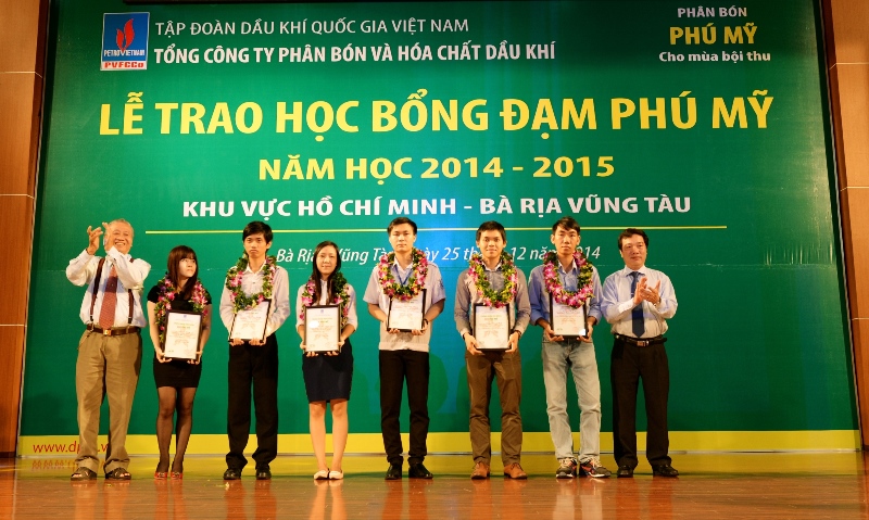 Thông cáo báo chí: PVFCCo khởi động chương trình học bổng Đạm Phú Mỹ năm học 2015 – 2016