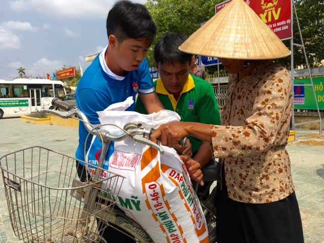 Chi đoàn PVFCCo SE và PVFCCo SW tổ chức hành trình về nguồn kết hợp thực hiện công tác An sinh xã hội