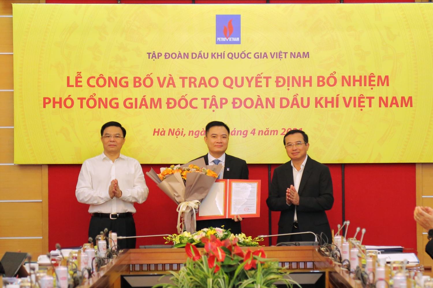 Petrovietnam công bố, trao quyết định Phó Tổng giám đốc Tập đoàn đối với đồng chí Lê Ngọc Sơn