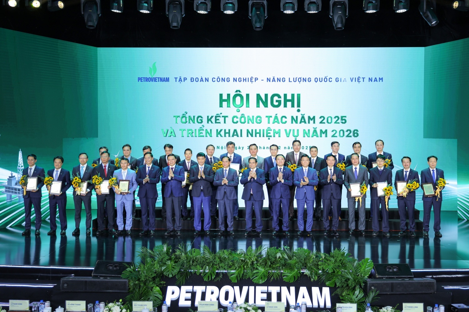 Petrovietnam vinh danh các tập thể có thành tích xuất sắc năm 2025