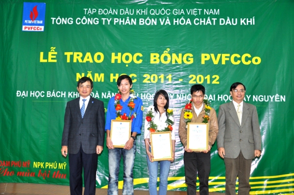 PVFCCo rewarded scholarships to Central universities’ students