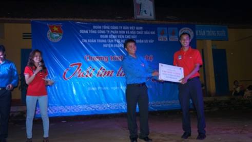 Đoàn TN PVFCCo tích cực thực hiện chương trình kỳ nghỉ hồng tại Bình Phước