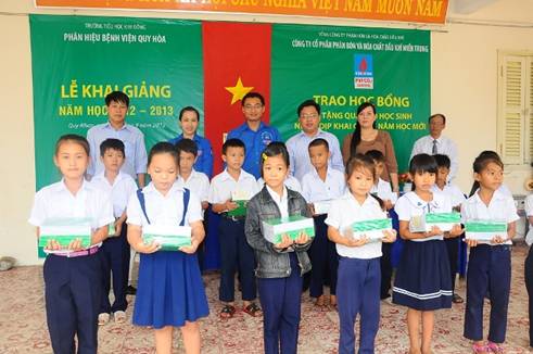 PVFCCo Central trao học bổng học sinh nghèo vượt khó và tặng vở học sinh nhân dịp khai giảng năm học mới tại 3 tỉnh miền Trung