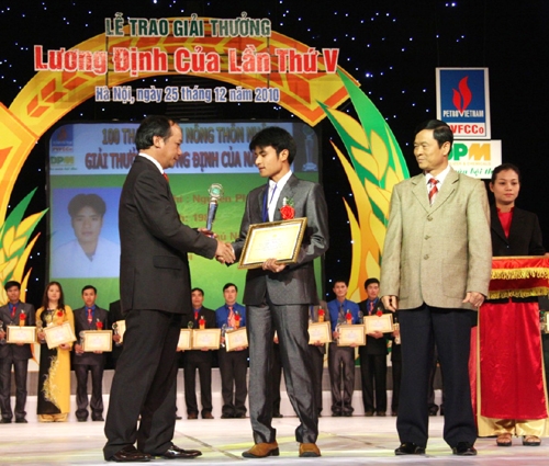 PVFCCo tiếp tục tài trợ giải thưởng Lương Định Của