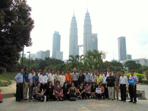 PVFCCo tổ chức cho các khách hàng miền Bắc đi thăm quan tại Singapore-Malaysia
