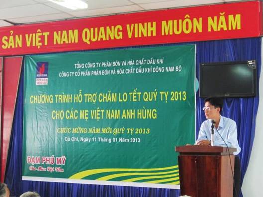 PVFCCo – SE tặng quà Tết cho các mẹ Việt Nam anh hùng tại huyện Củ Chi, Tp. HCM
