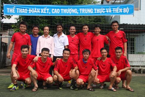Đội bóng Nhà máy Đạm Phú Mỹ đạt giải nhì giải bóng đá truyền thống thị trấn Phú Mỹ 2014