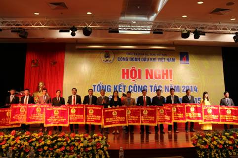 Công đoàn PVFCCo nhận cờ thi đua toàn diện của Tổng liên đoàn Lao động Việt Nam