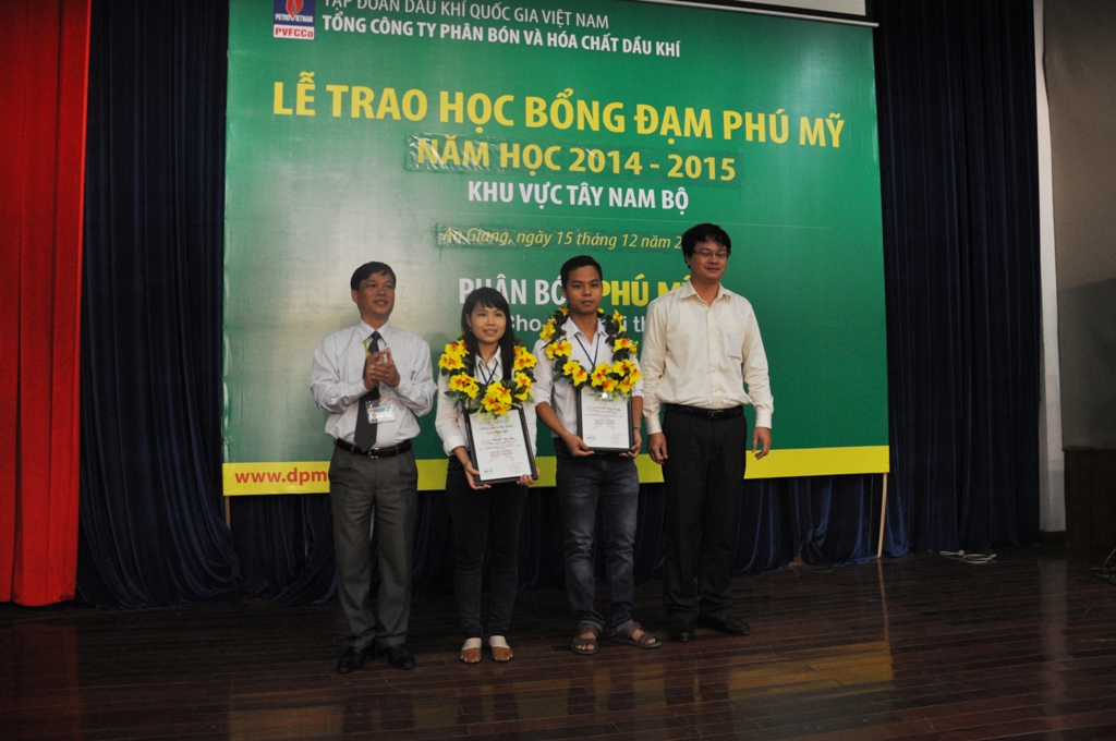 Press release : Nearly 500 excellent students awarded 2014 – 2015 Phu My Fertilizer scholarships