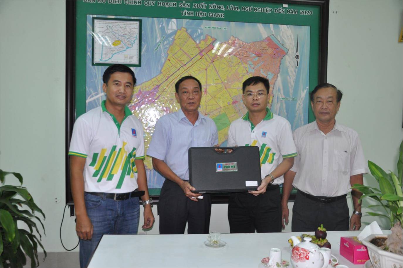 PVFCCo donated salinity meters to Departments of Agriculture and Rural Development of Mekong Delta provinces