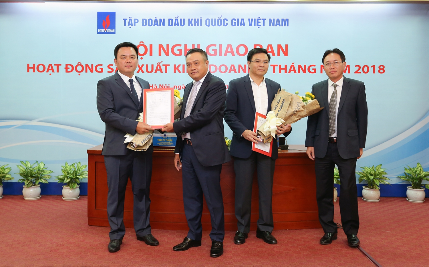 Tập đoàn Dầu khí Việt Nam bổ nhiệm, bổ nhiệm lại chức danh Phó Tổng Giám đốc Tập đoàn