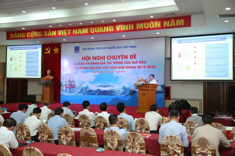 Tập đoàn Dầu khí Việt Nam tổ chức Hội nghị chuyên đề Dự báo và đánh giá tác động của giá dầu