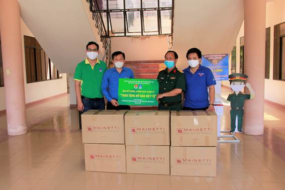 Đoàn thanh niên PVFCCo trao tặng vật tư y tế cho Khu cách ly – Bệnh viện dã chiến Củ Chi