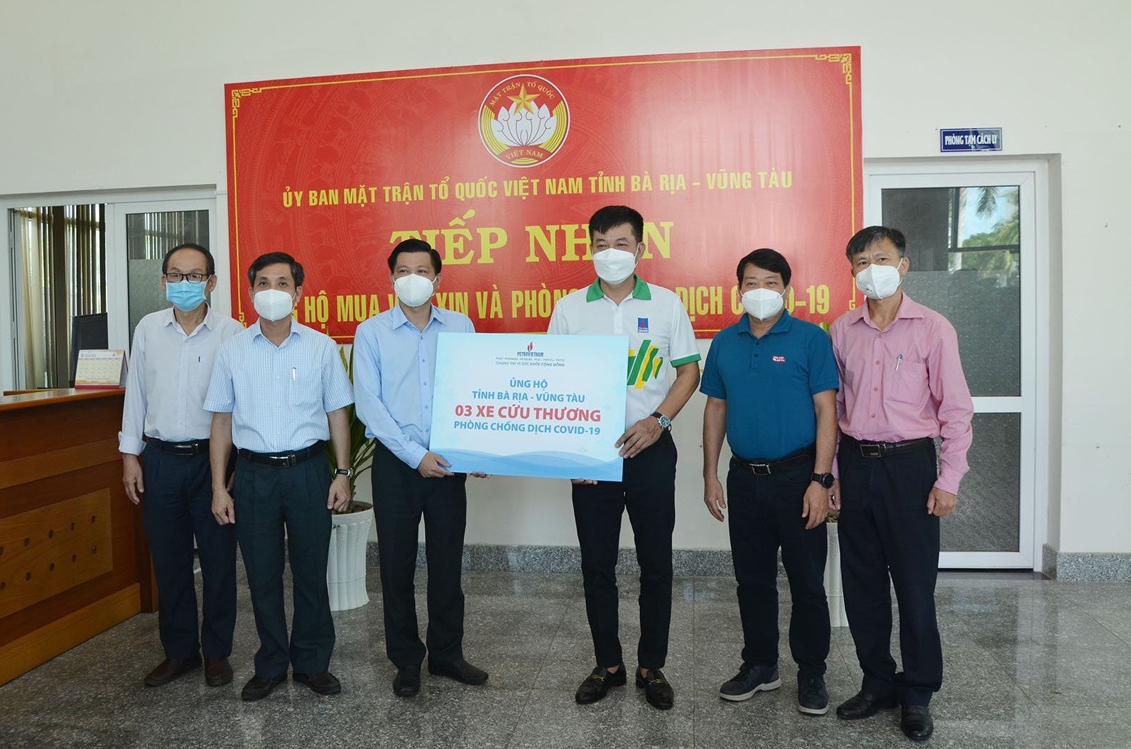 Petrovietnam donated 3 ambulances to Ba Ria Vung Tau province