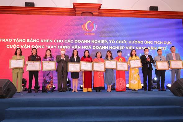 PVFCCo được nhận Bằng khen Doanh nghiệp có thành tích xuất sắc trong hưởng ứng Cuộc vận động “Xây dựng văn hóa doanh nghiệp Việt Nam”
