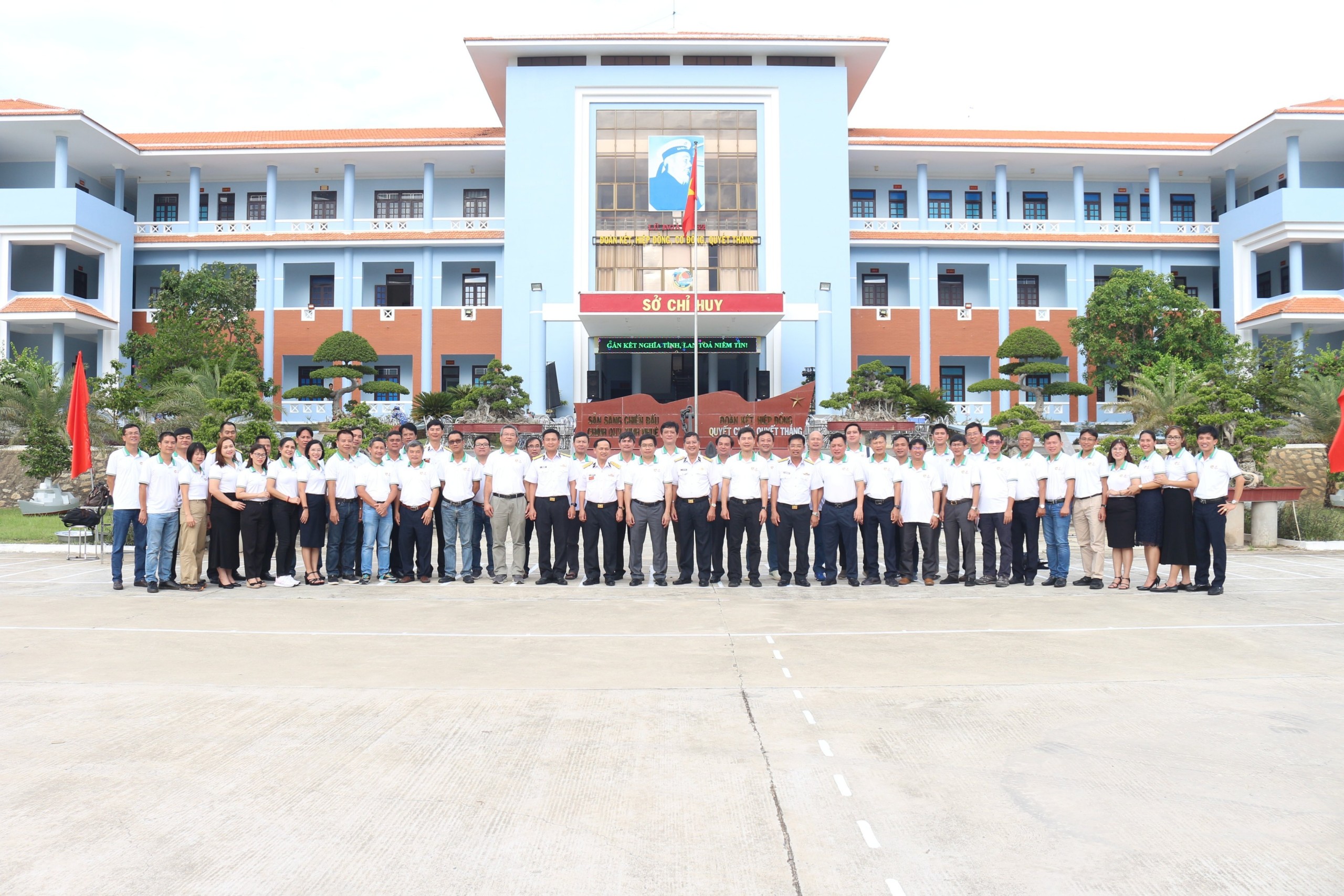 The 10th anniversary of the tie between Phu My Urea Plant and Brigade 162
