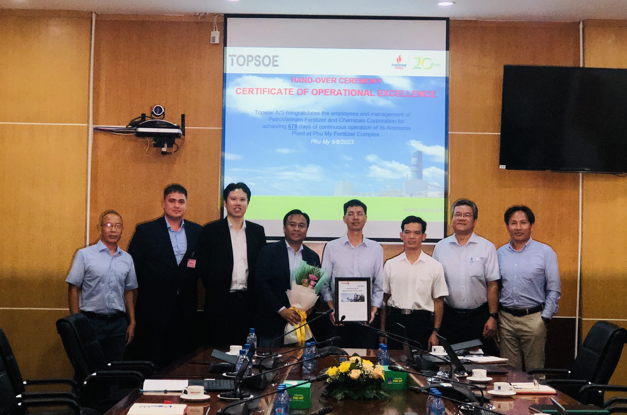 “Continuous operation of Ammonia Unit for 678 days and nights: Phu My Fertilizer Complex awarded Excellent Operation Certificate.”